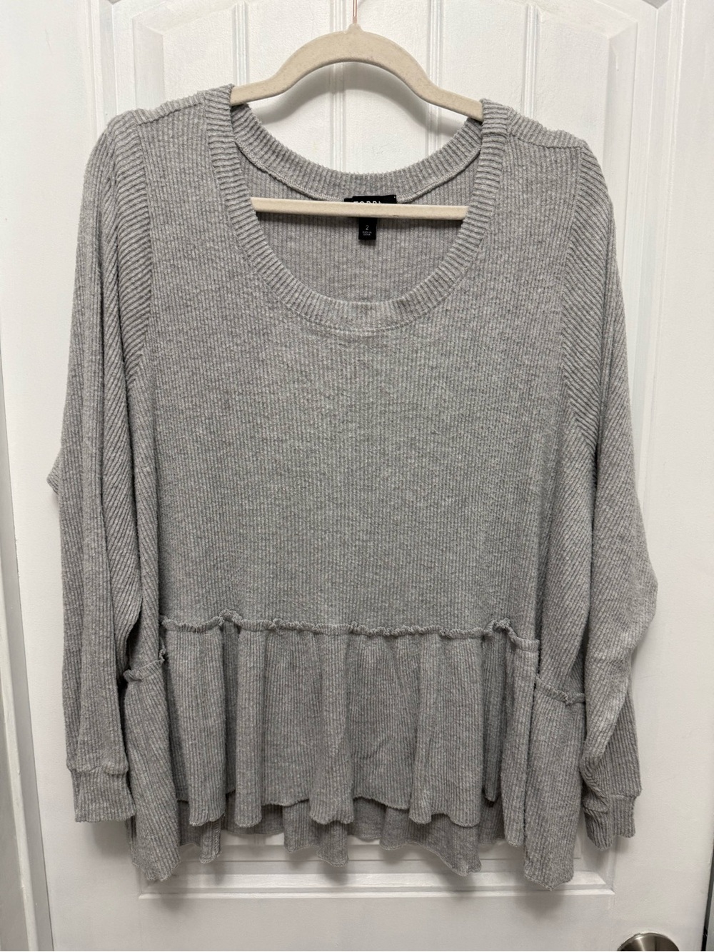 Torrid size 2 22/24 Soft Gray Drop Waist Long Sleeve Top Blouse (24-11)